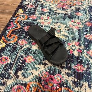 One black Chaco Chillo slide left sandal only